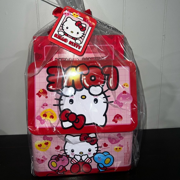 Hello Kitty Gift Basket - Picture 2 of 2